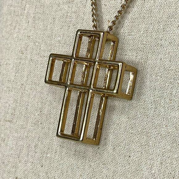 3D Cube Cross Necklace in Gold Tone 16.5" Chain Fashion Jewelry - Picture 6 of 8